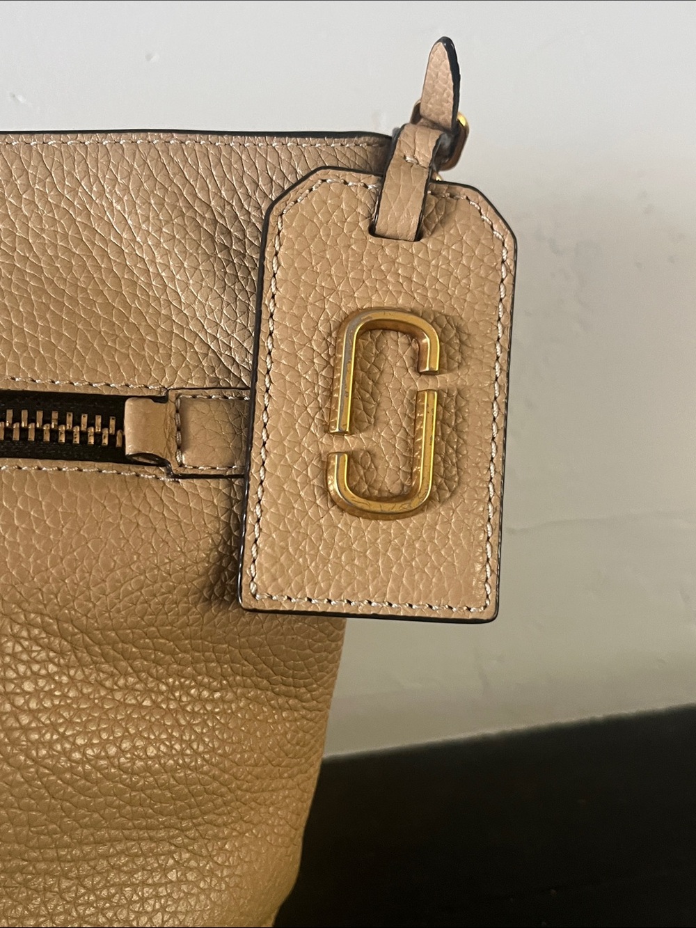 Marc Jacobs Gotham Leather Bucket Crossbody Tan Bag w/Blue and Burgundy Strap - Picture 5 of 9